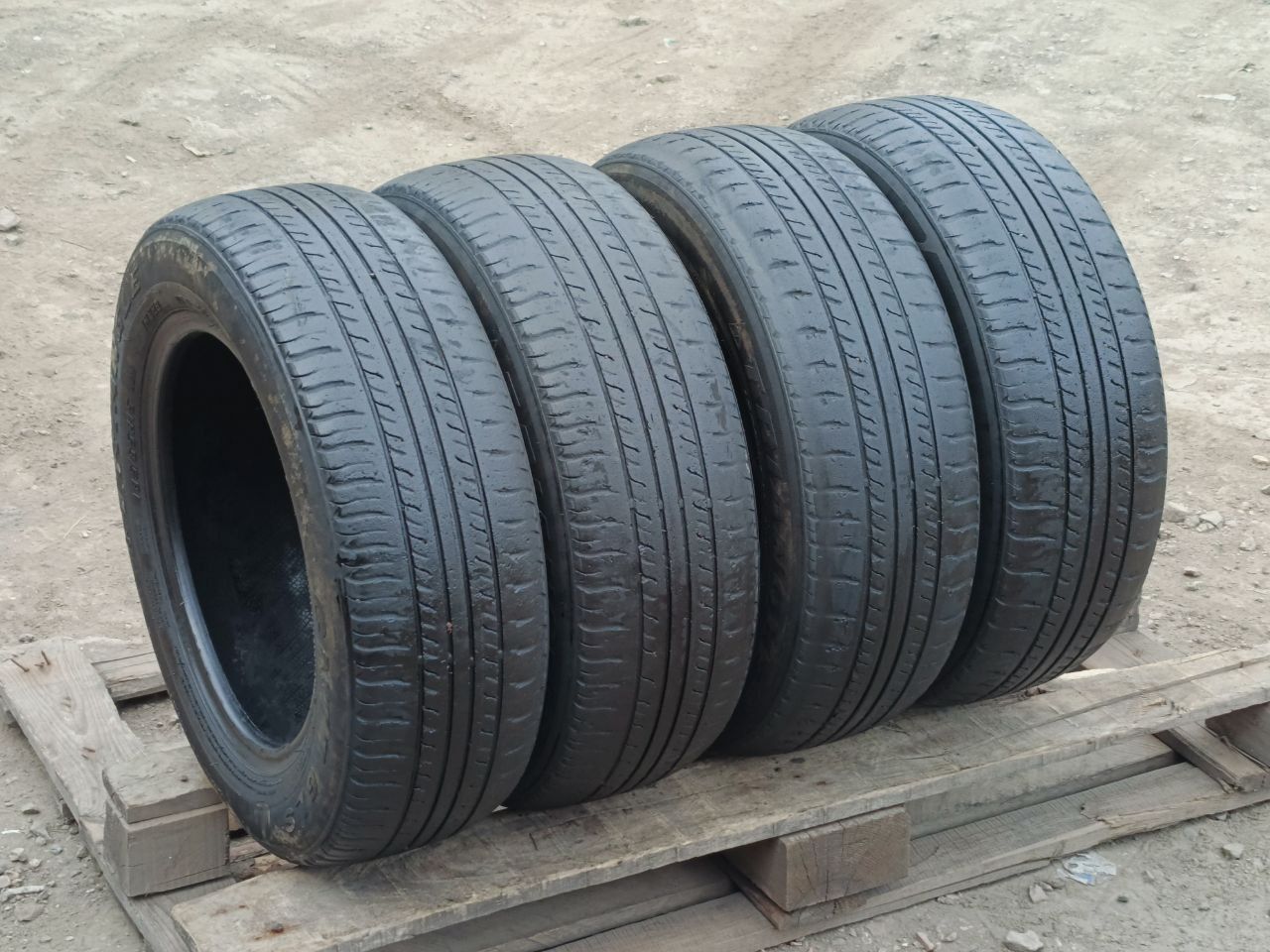 Шины безкамерки комплект 4 шт размер 185/65 R15