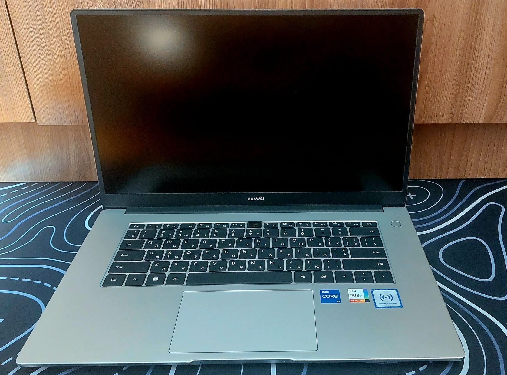 Huawei matebook Ультра cor i5 IRIS!