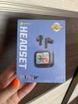 Продам новые наушники с экраном Headset A8 Plus