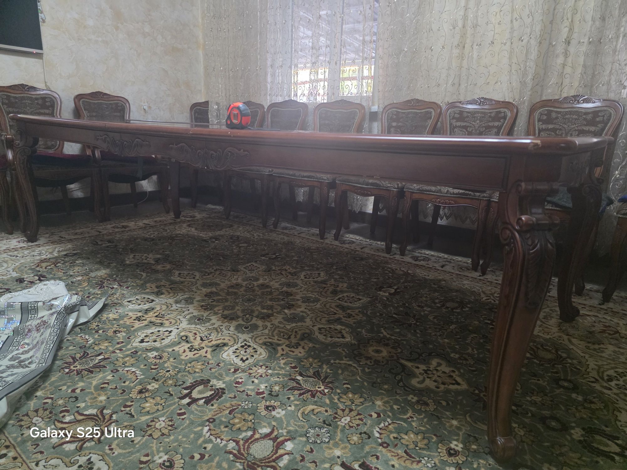 Стол и 12 стульев