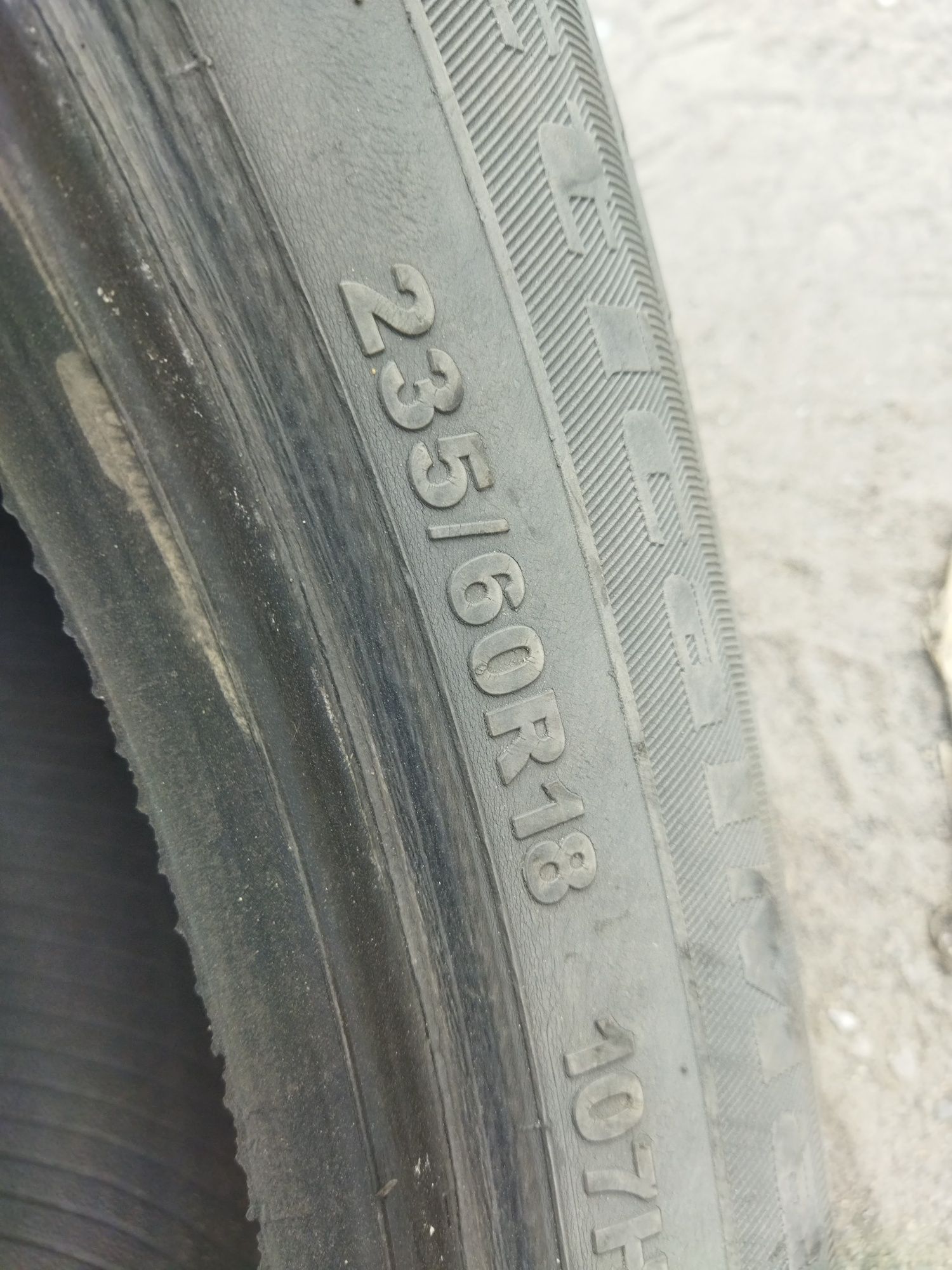 Пара шин 235/60/18 летние