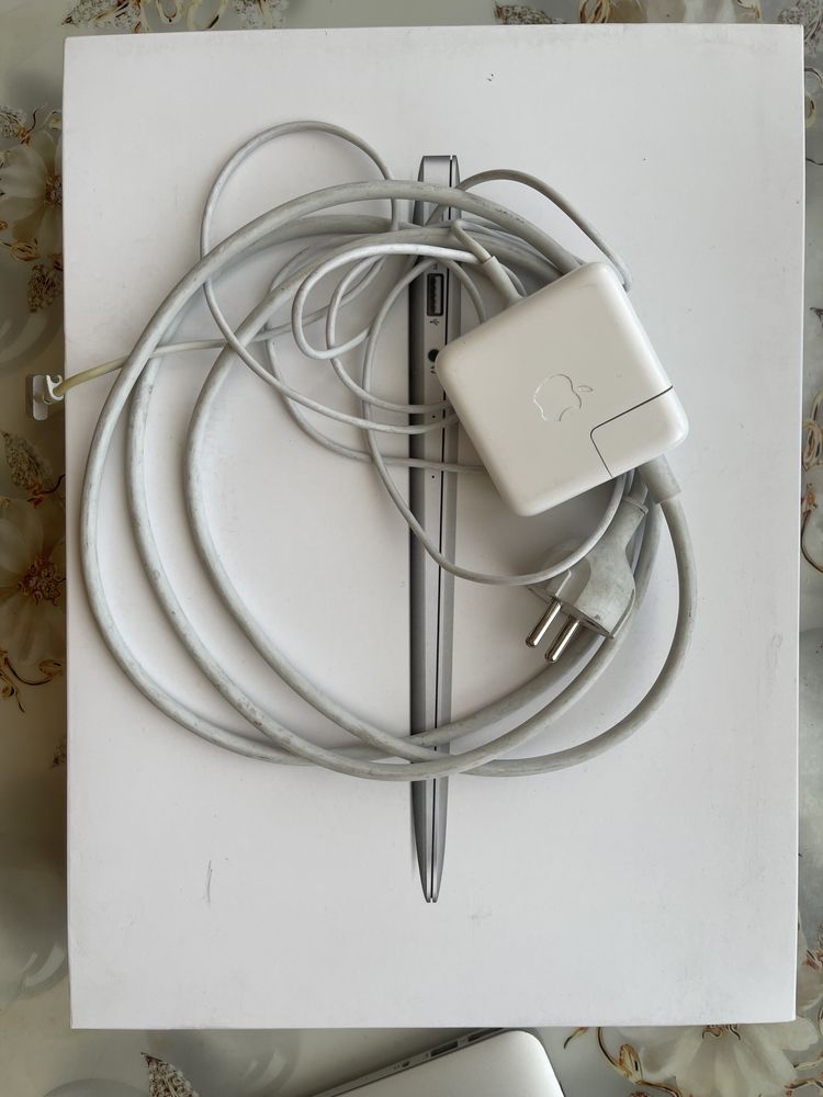 Macbook Air (13 inch, 2017)