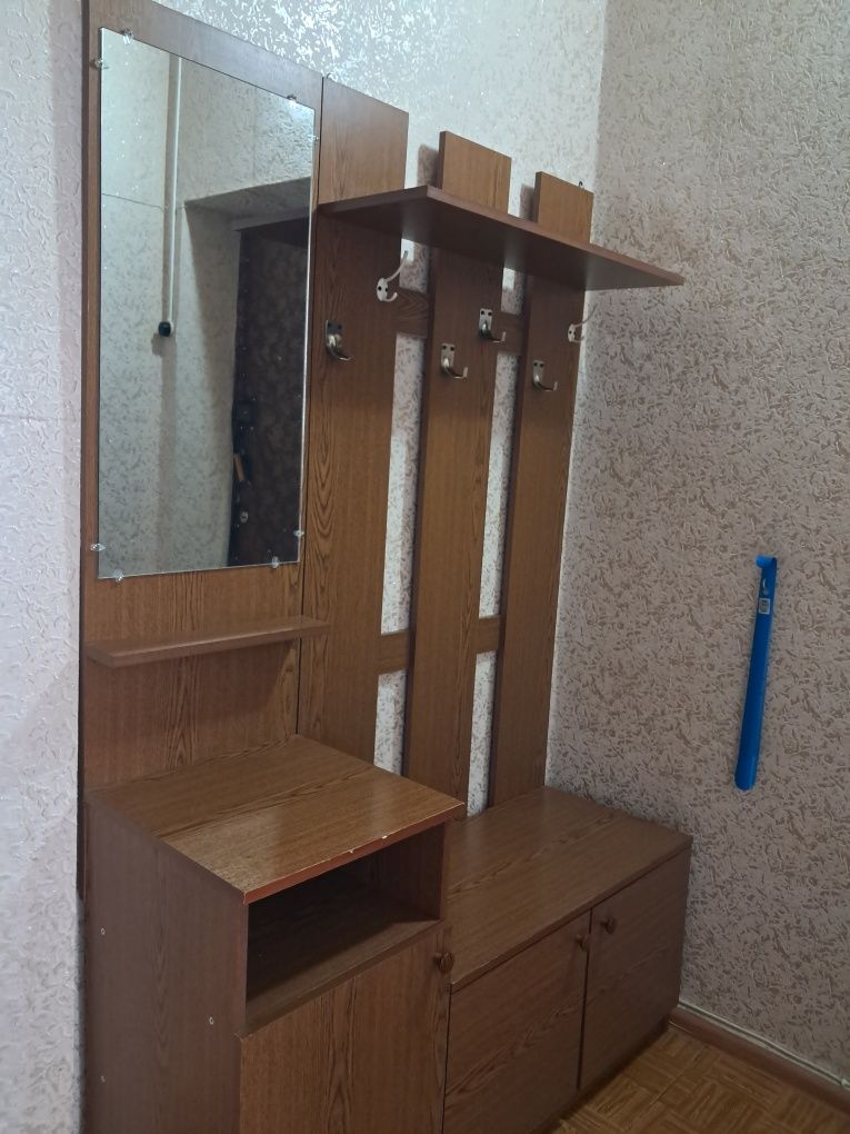 Продаю мебель в прихожую