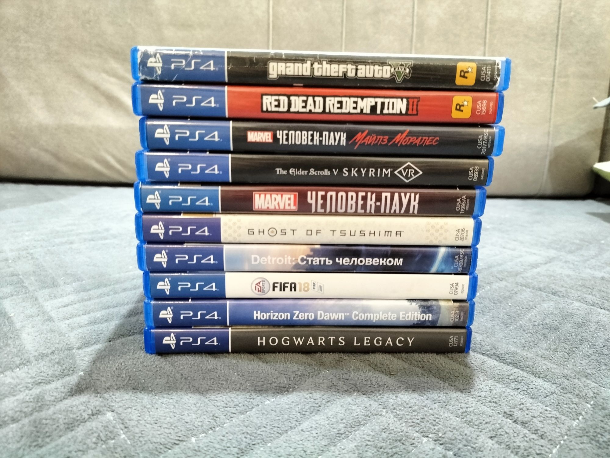 PS4 SLIM на 1 терабай много игр сумка зарядная станция также есть руль