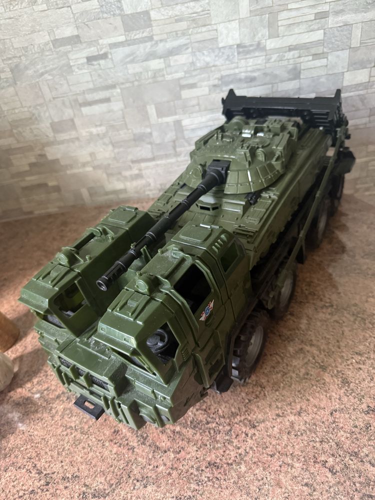 Тягач с танком новый большой
