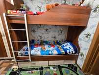 Продам двухъярусну кровать в отличном состоянии. В комплекте 2 матраса