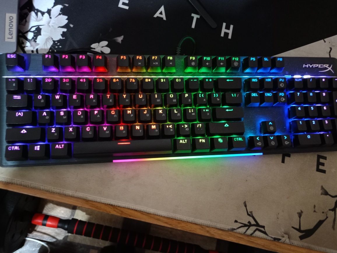 Клавиатура HyperX, в отличном состоянии