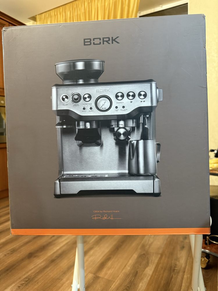 Продам  кофе машину Bork c 804
