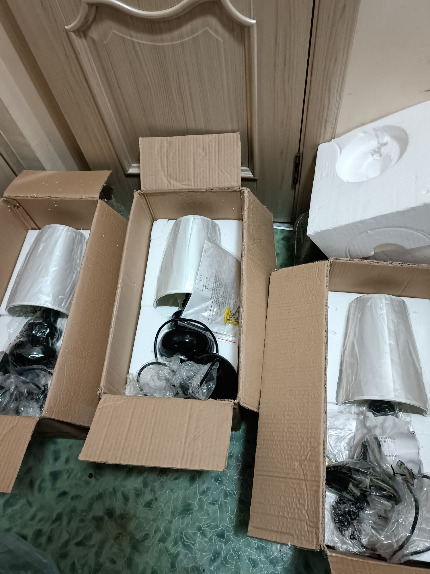 продам 3 люстру новый