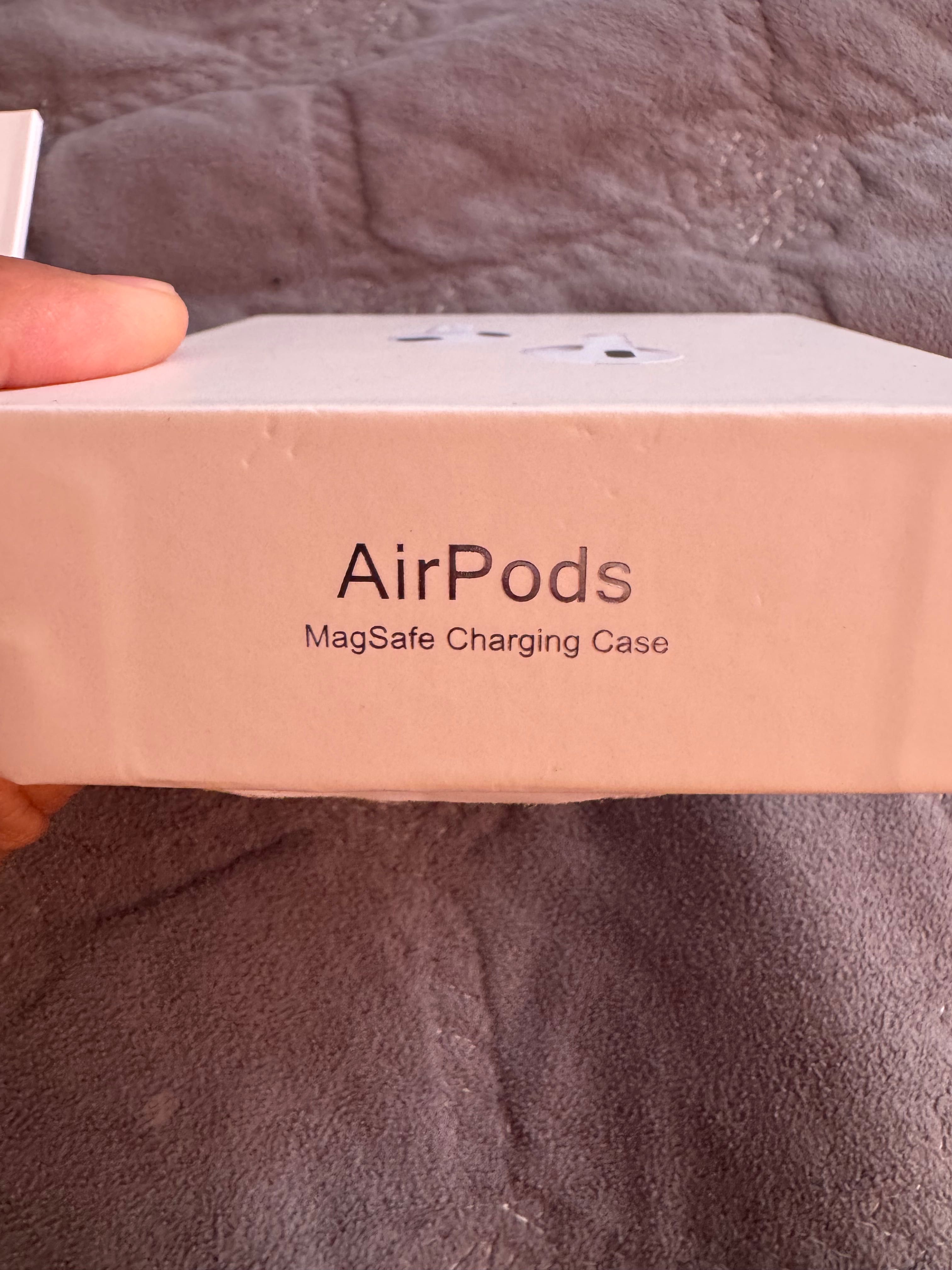AirPods 3 with magsafe кейс продам или обменяю на правый наушник такой