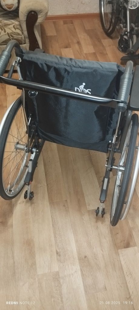 Продам инвалидную коляску