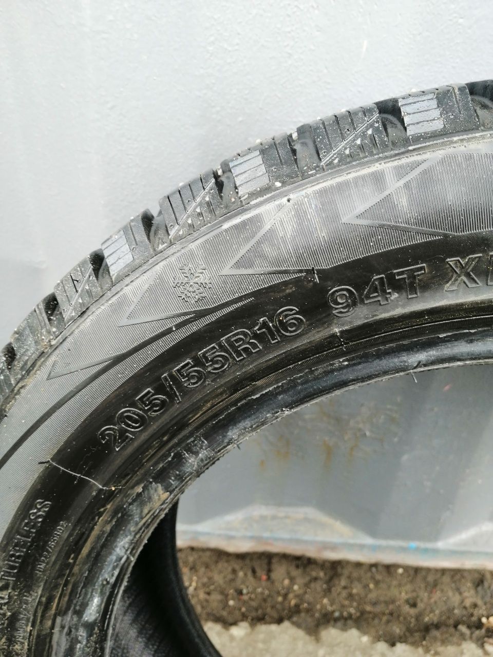 Продам отличную резину на 16/55/205