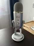 Микрофон Blue Yeti серебристый