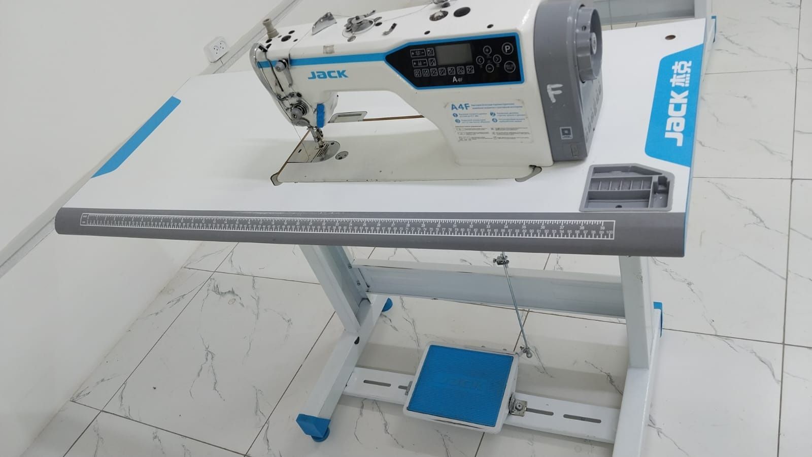 Продам швейную машинку автомат срочно Jakc A 4FD