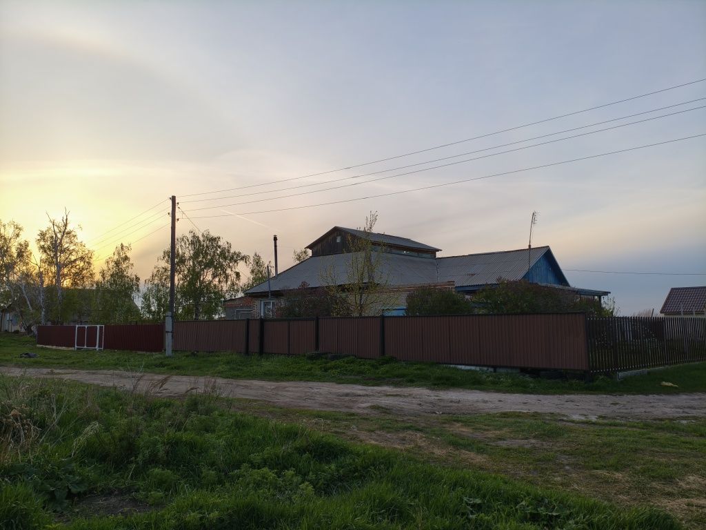 Продам дом в поселке Октябрьское Казахстанец