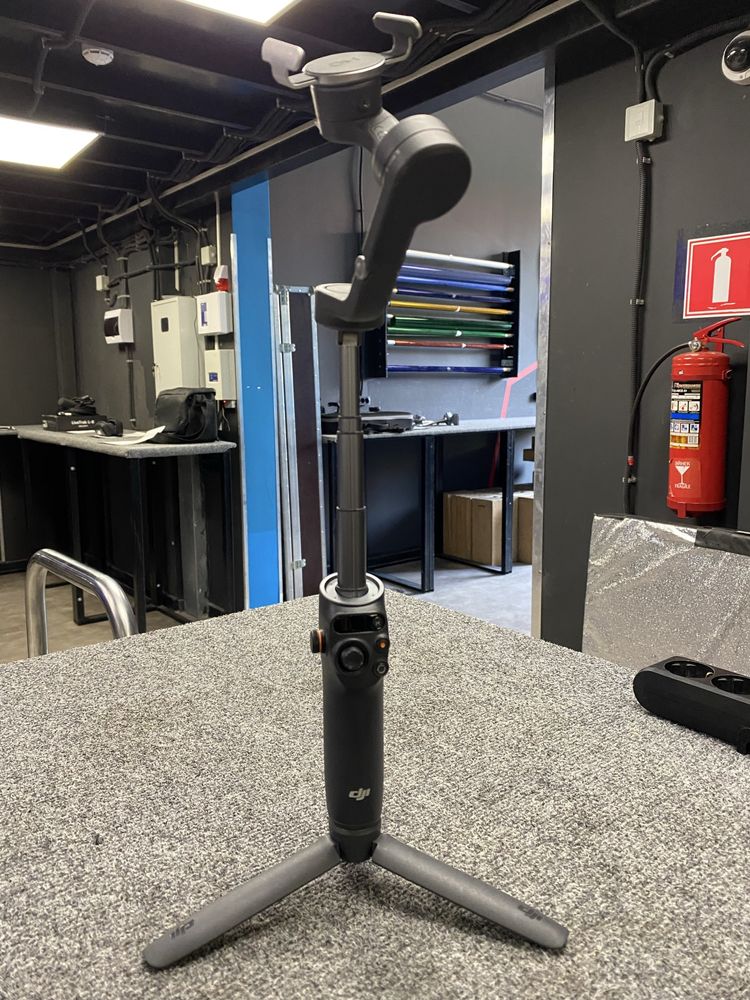 Продом стабилизатол для смартфона DJI OSMO MOBILE7