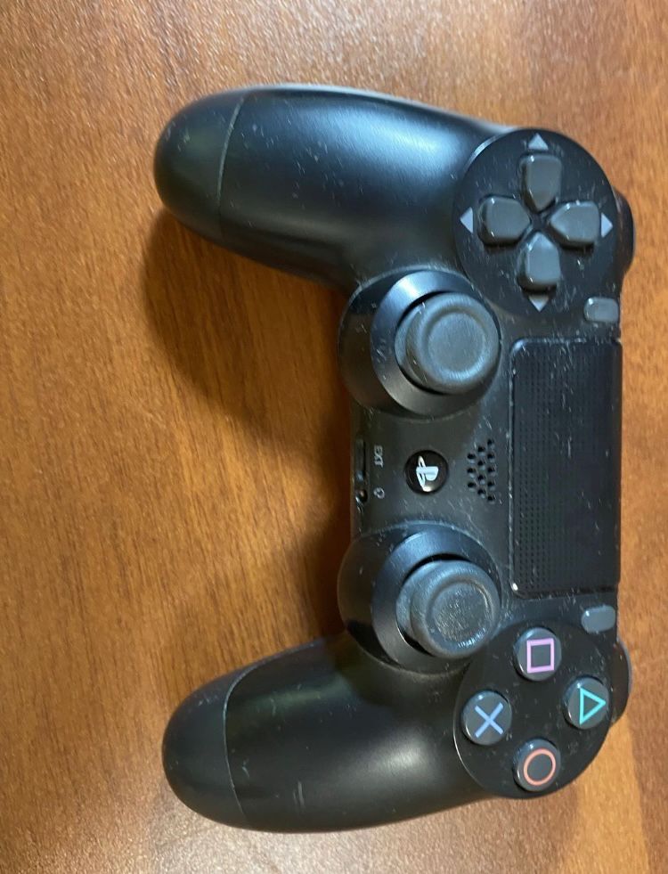 Продам PlayStation 4 Slim 1TB