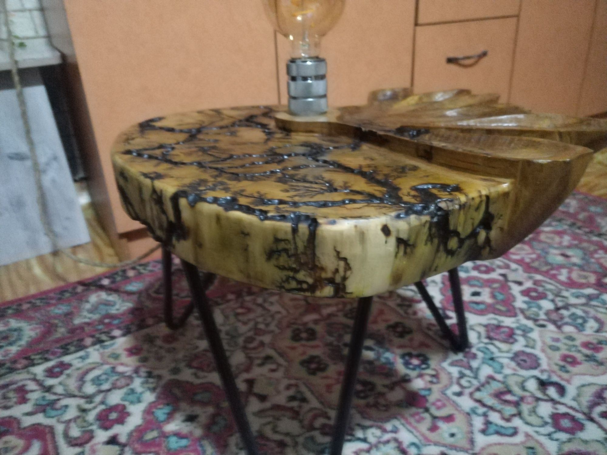 Продам журнальный столик-ночник.