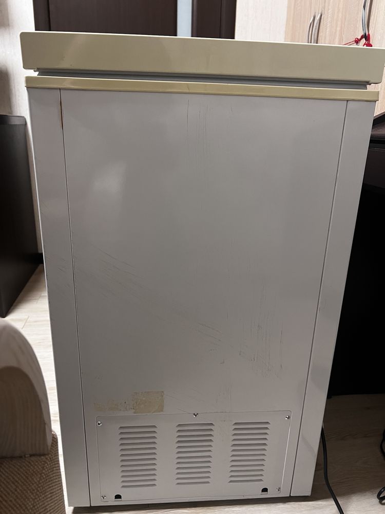 Морозильник Midea белый