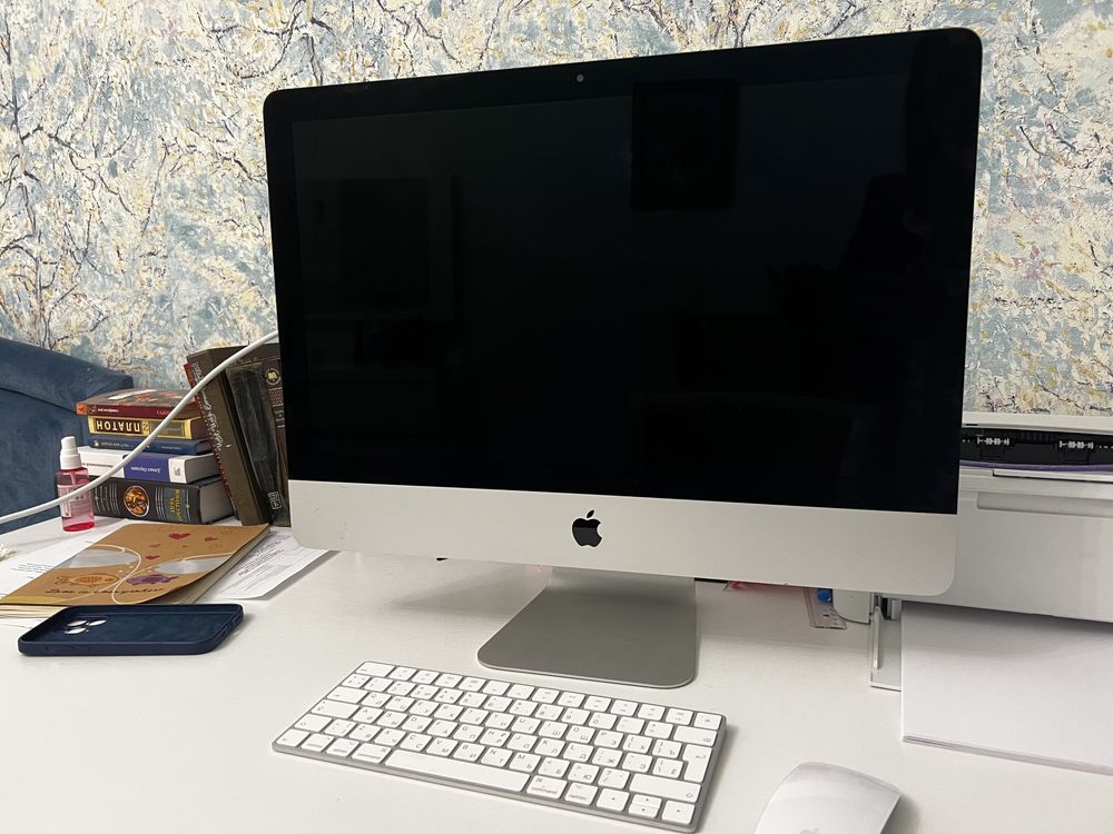iMac, retina 4K, 21,5 inch, 2019, 8ГБ, 1 Терабайт хранилища.