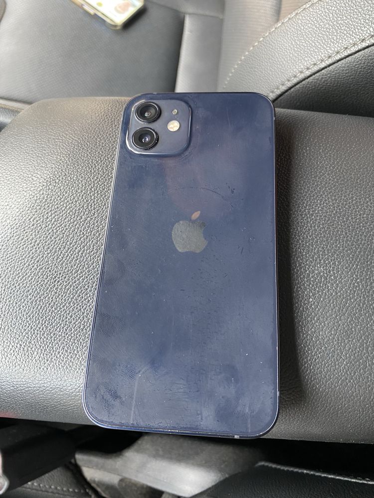Продам iPhone 12 срочно