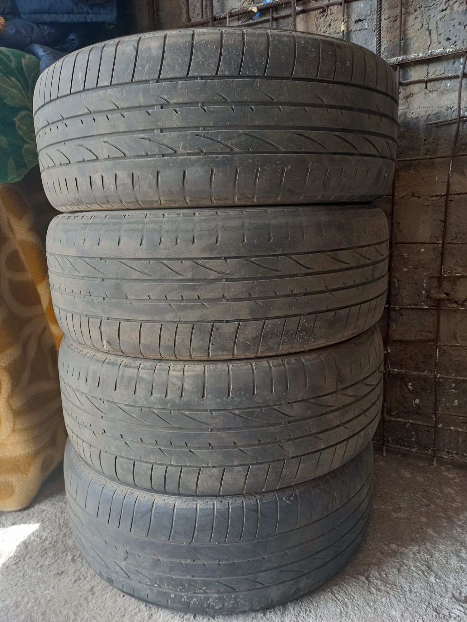 Продам шины 255/50/R20.