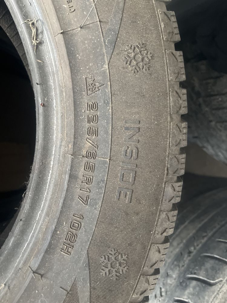 Продам 4 резины комплект зима