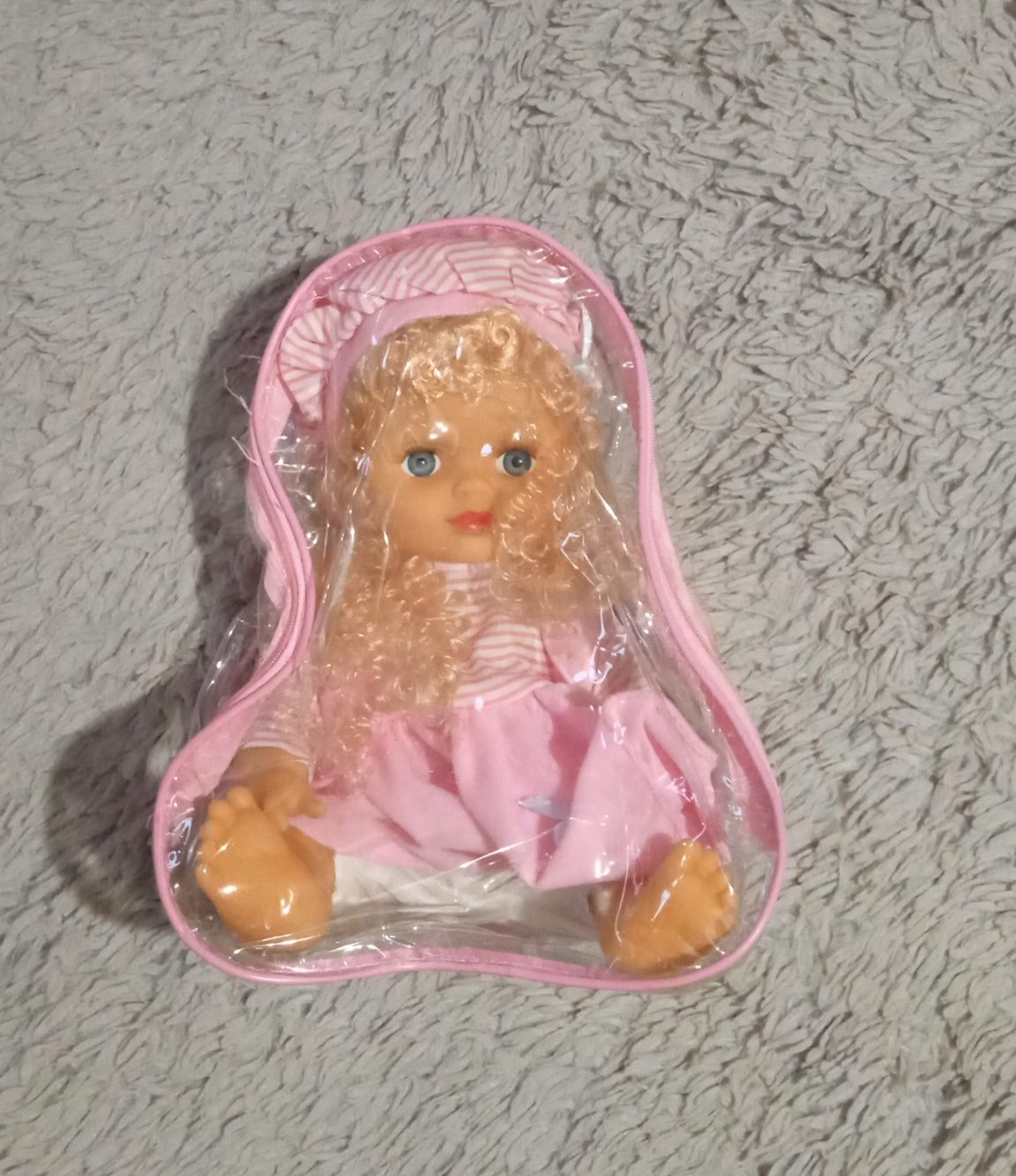 Продам куклу новую