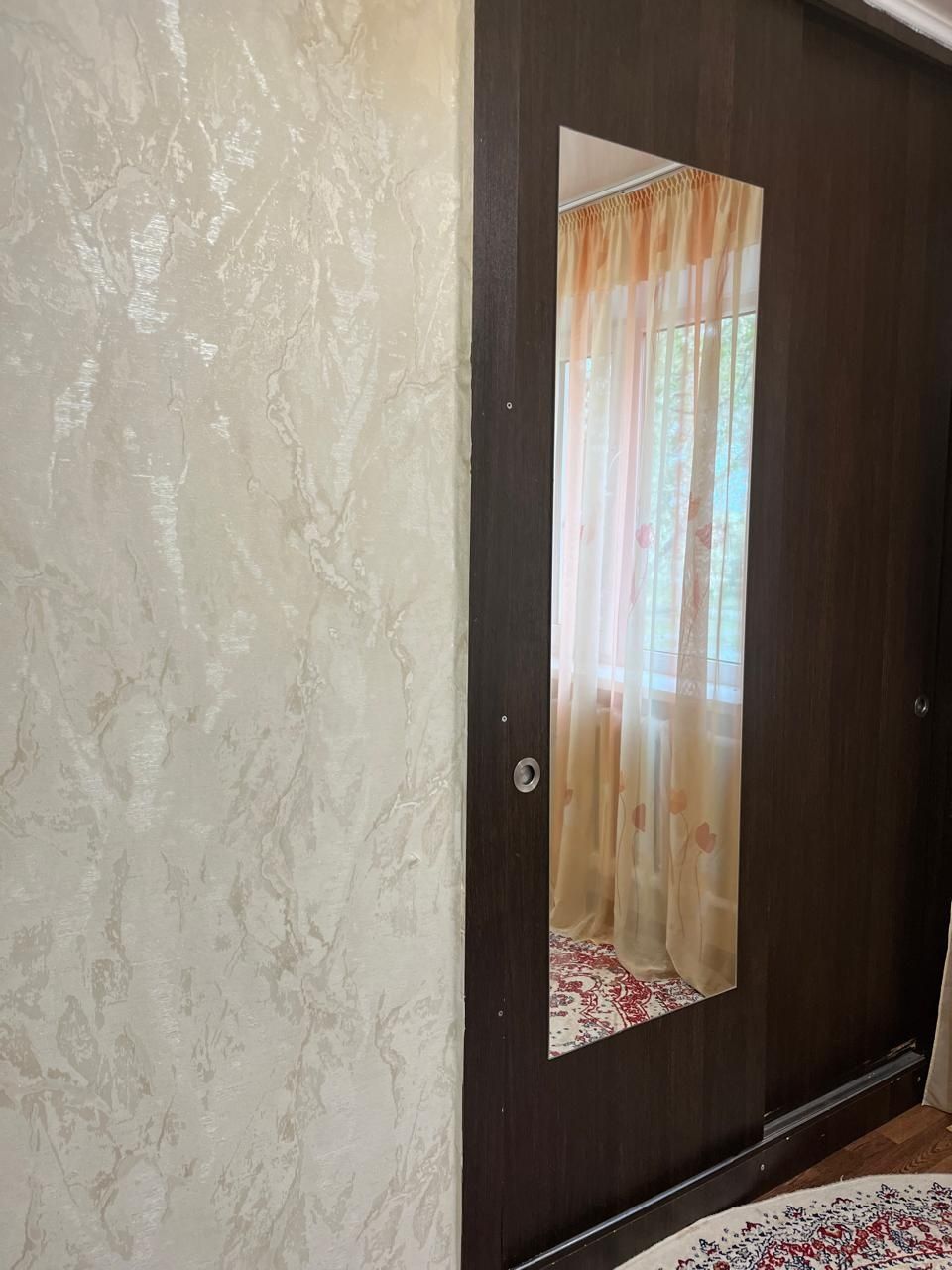 Продаётся трёхкомнатная в хорошем районе