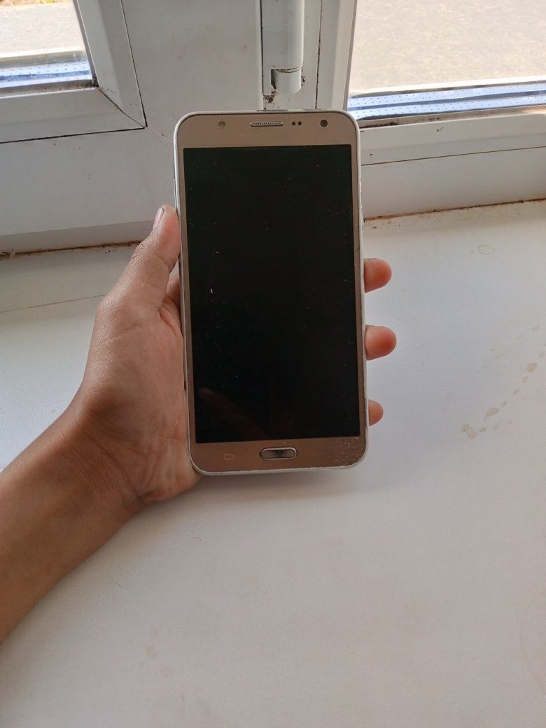 Продам Самсунг J7