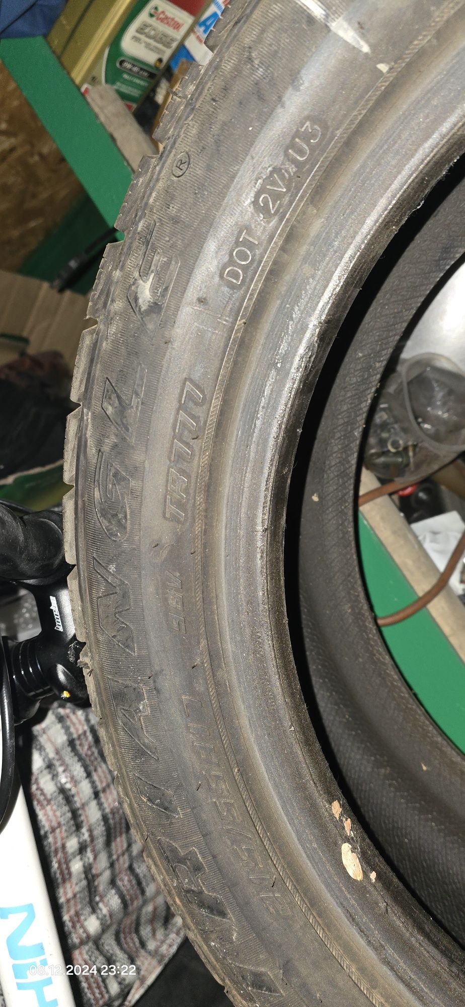 Комплект автомобильных шин 215/55 R17 зимние липучка