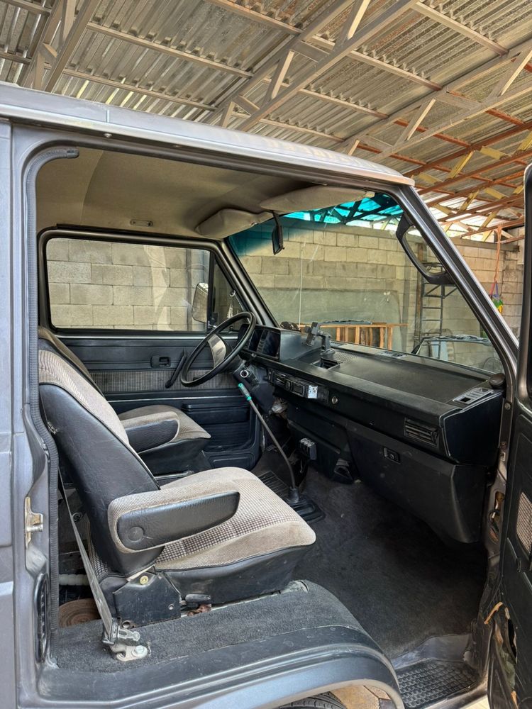 2 машины Volkswagen Transporter