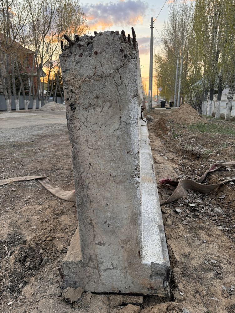 Отдам фундаментную балку 12 м в длину, железобетонный блок