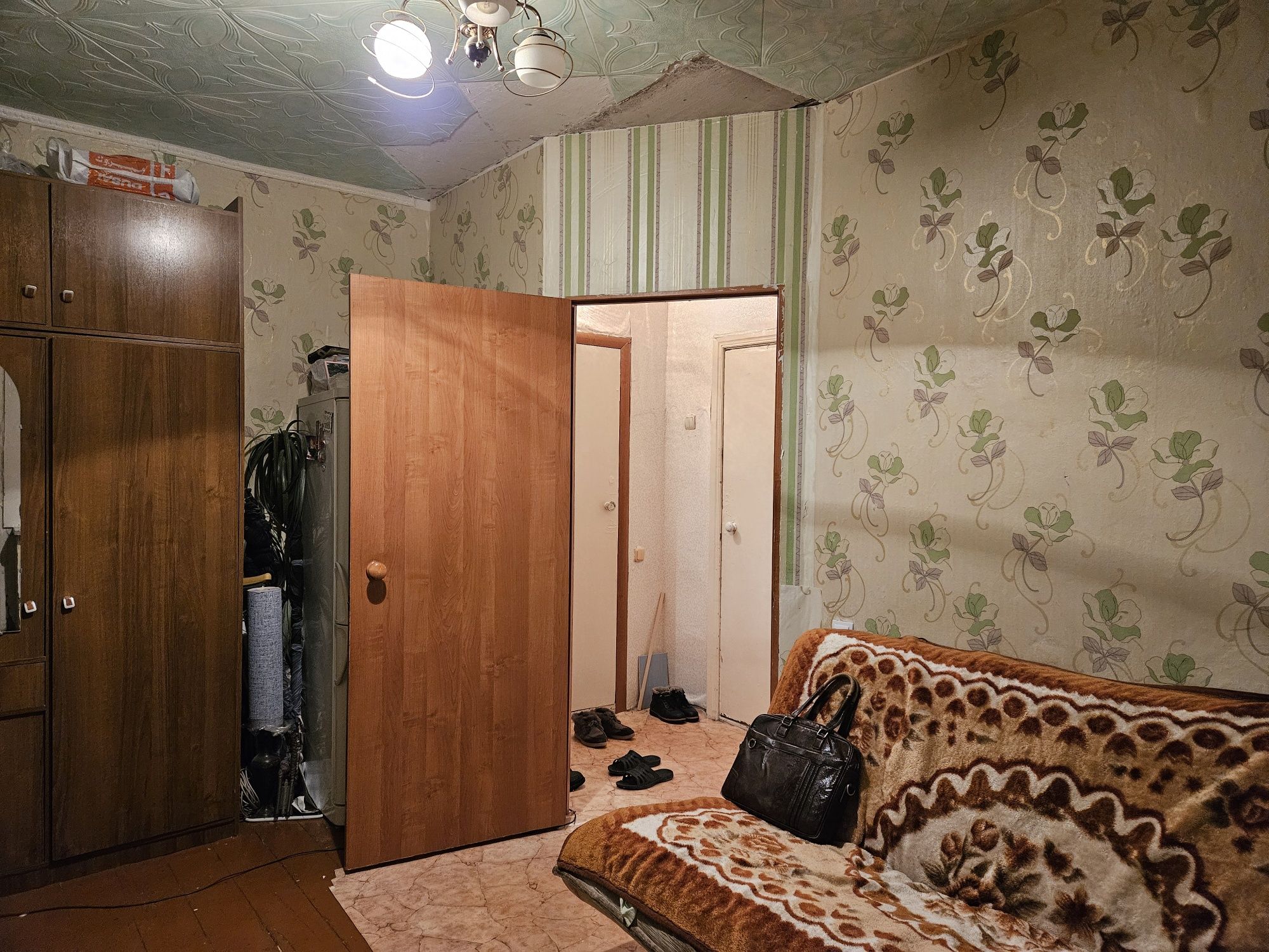1 ком квартира в кирпичном доме 1973г.п., район 3 школа (Саяхат)
