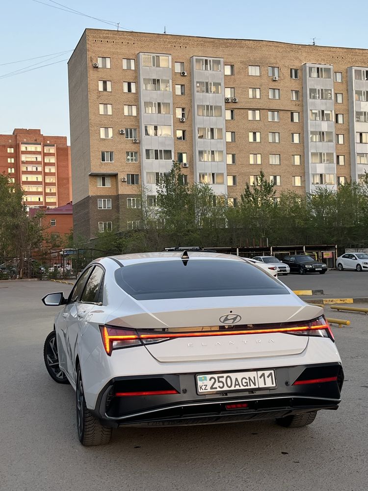 Hyundai Elantra 2024