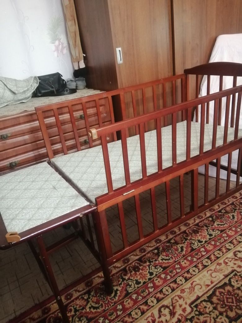 Детская кроватка