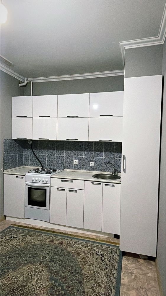 Кухонный гарнитур в отличном состояний