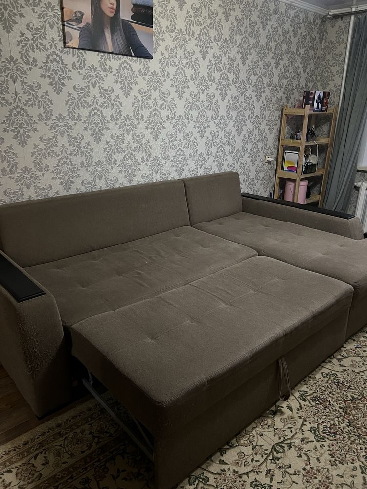 Продам диван для гостинной