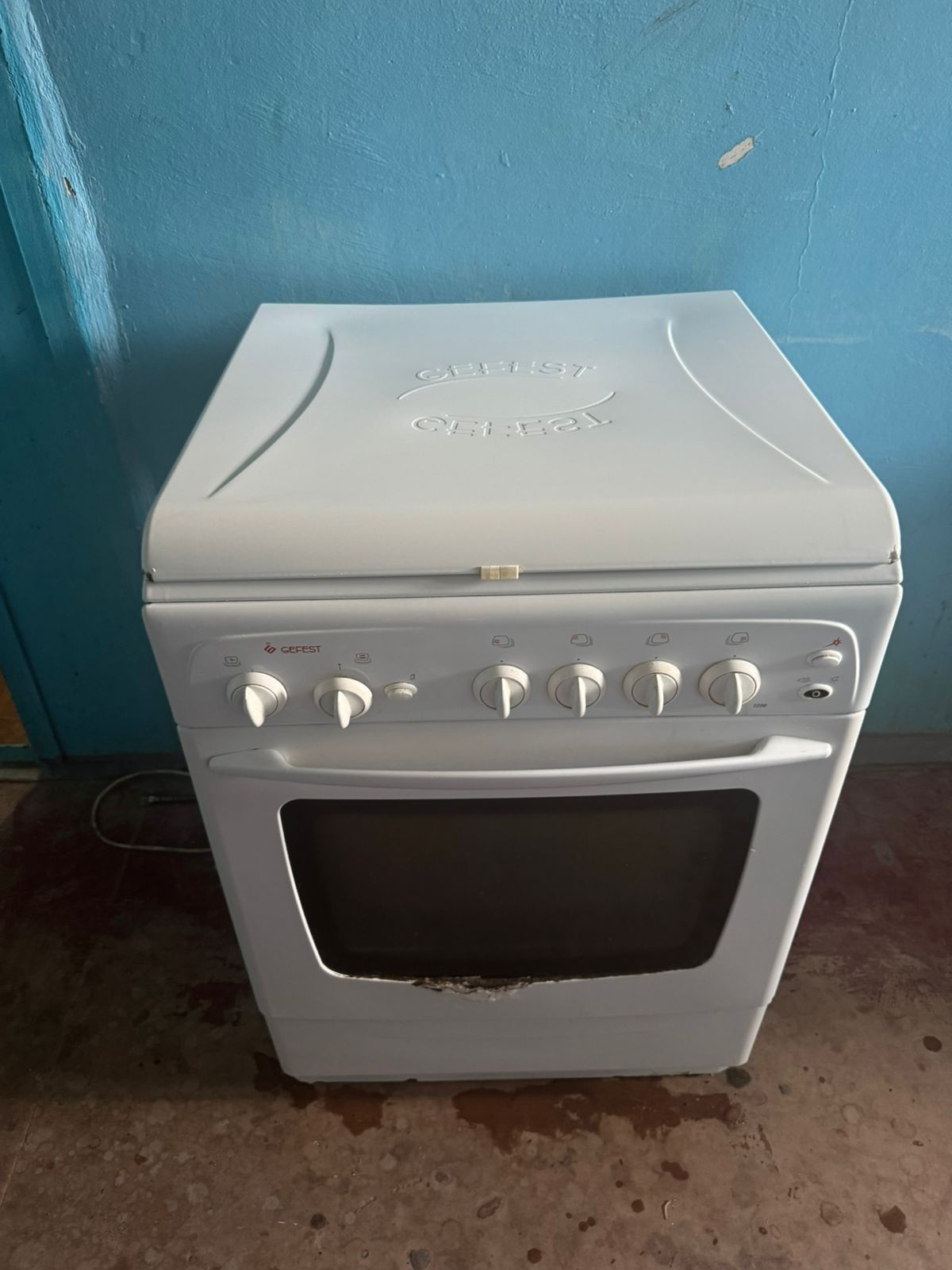 Продам 4 камфороаую газовую плиту  б/у. В отличном состоянии.Самовывоз