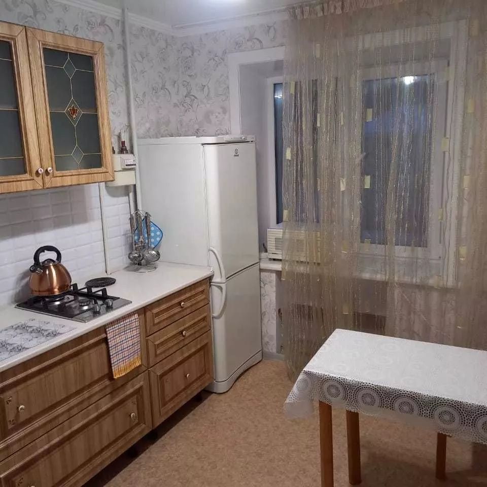 По часам. с кондиционером 1 ком.в центре