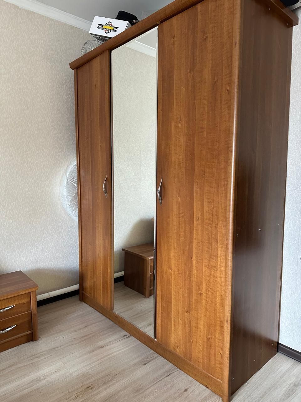 Продам спальный гарнитур
