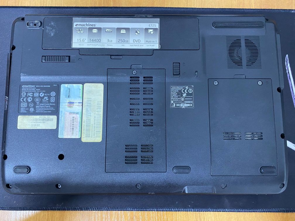 Продам ноутбук 
Emachines (Acer) E725
RAM 4+4gb
SSD 120gb
HDD 120gb
Ба