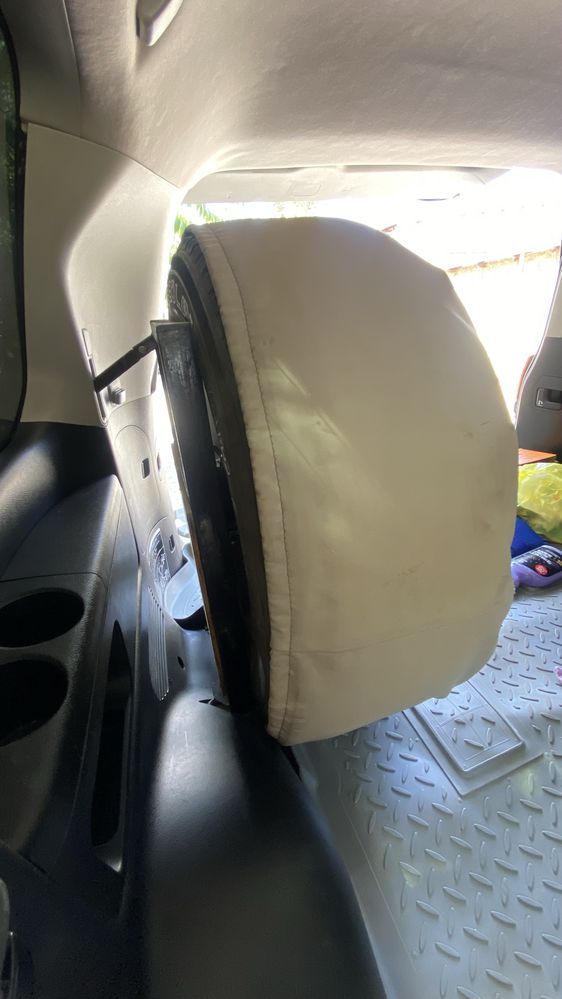 Крепление запасного колеса Toyota Land Cruiser 200