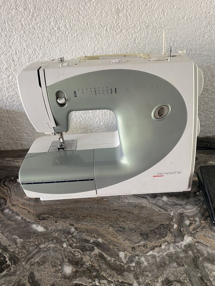 Продам швейную электрическую машинку Janome Mx77