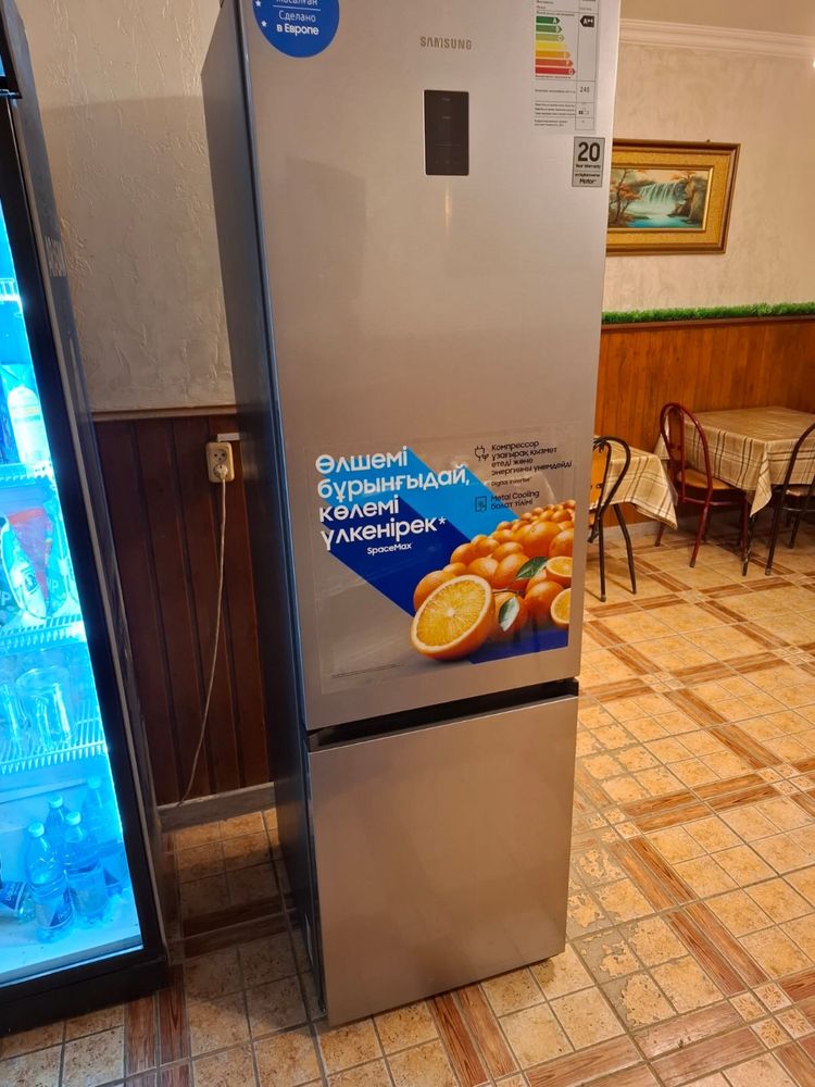 Продам двух камерный холодильник Samsung в отличном состоянии!