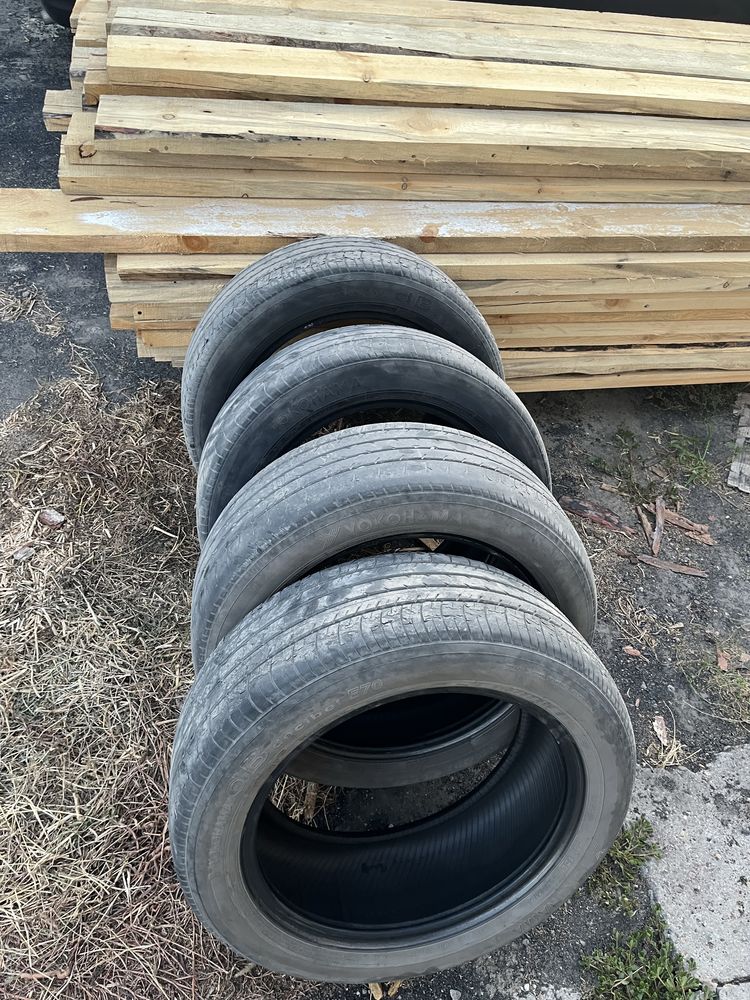 Продам резину 215/55/17