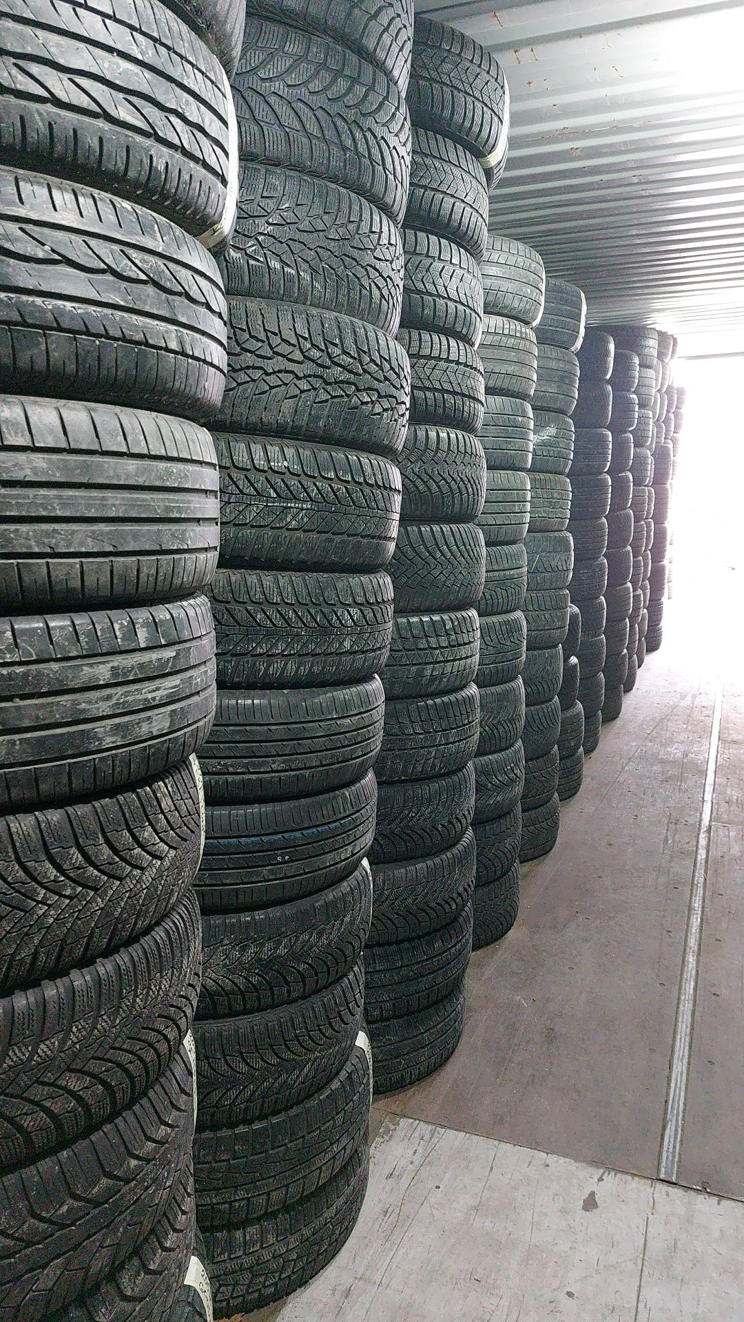 Продам резину 205/55/17 2шт.MICHELIN.50000тг. В отличном состоянии.