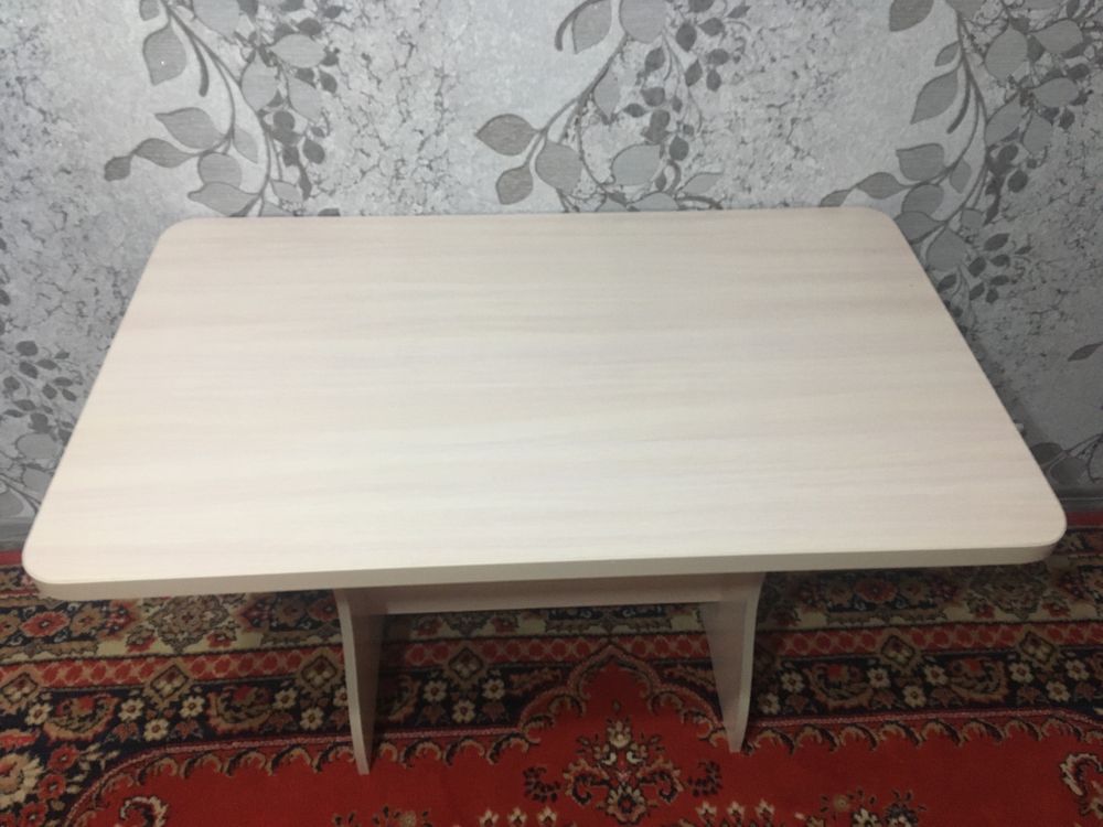 Продам кухонный стол