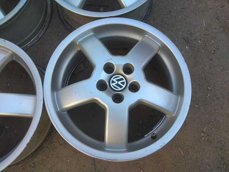 Продам оригинальные легкосплавные диски на Volkswagen Beetle