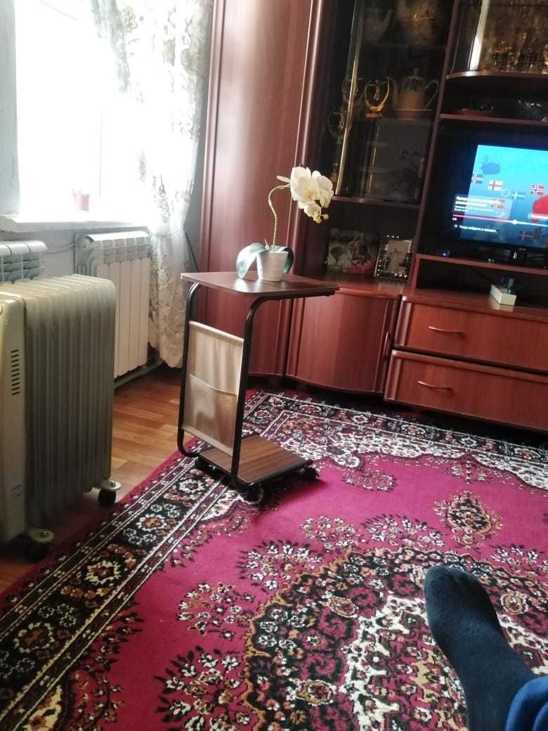 Прикроватный столик